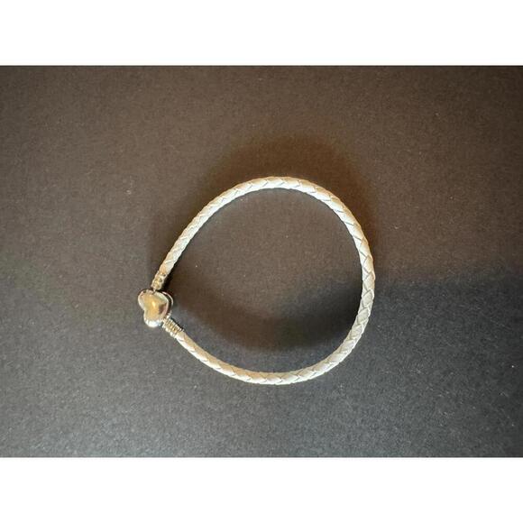 Charming Silver Heart Bracelet - white - Picture 1 of 2